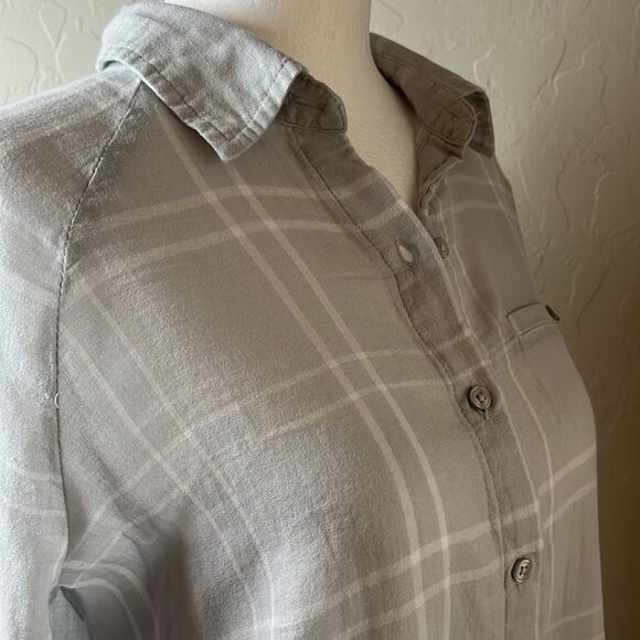 ATTENTION light blue gray button down shirt one front pocket cropped sleeves XS - Picture 6 of 11